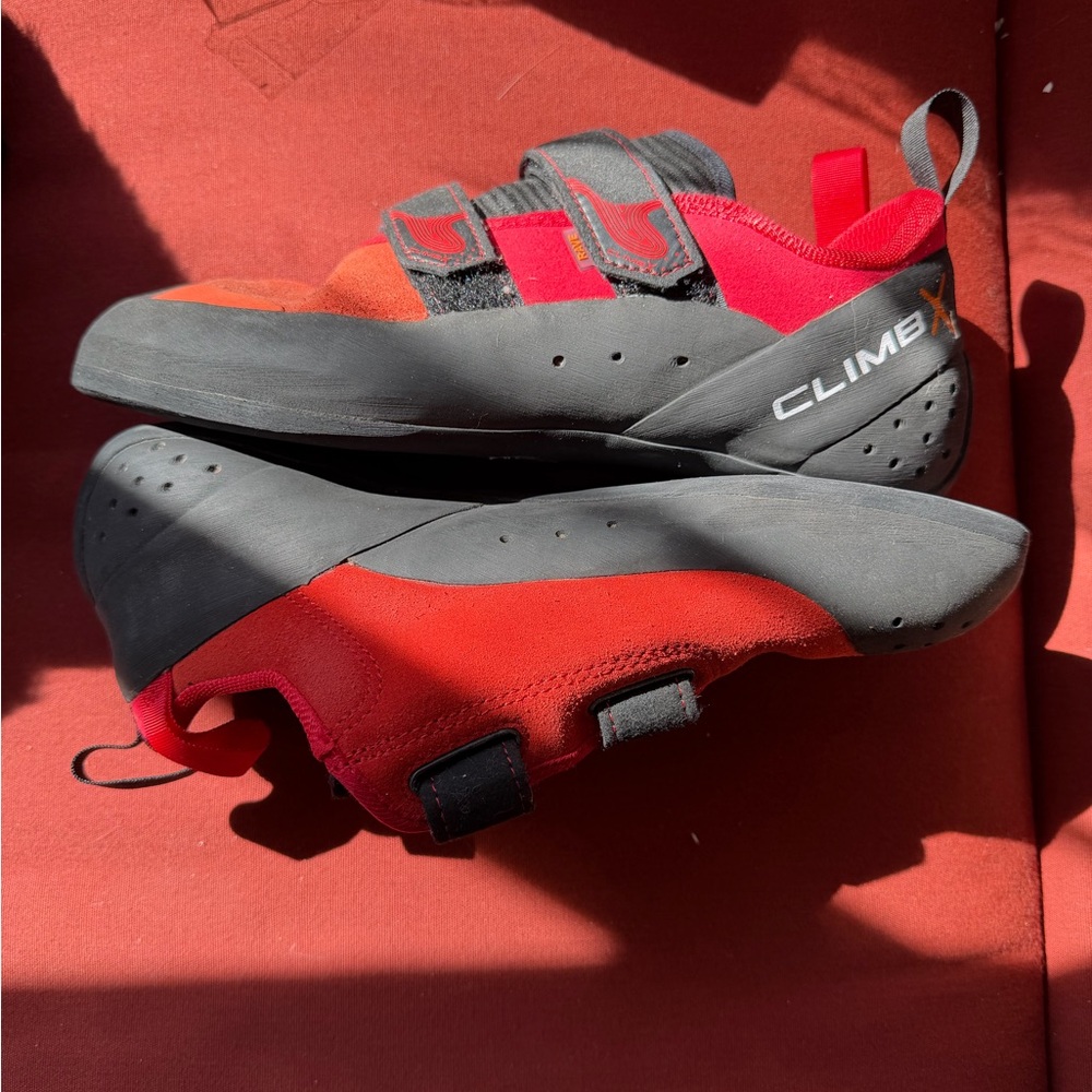Red Men's Athletic Climbing Shoes